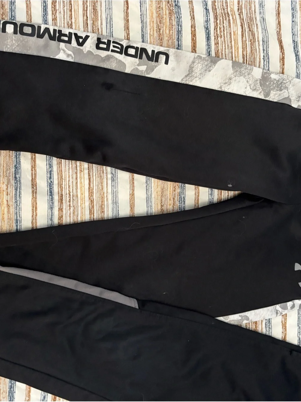 Under Armour boys Black Performance Track Pants size 6 H&M